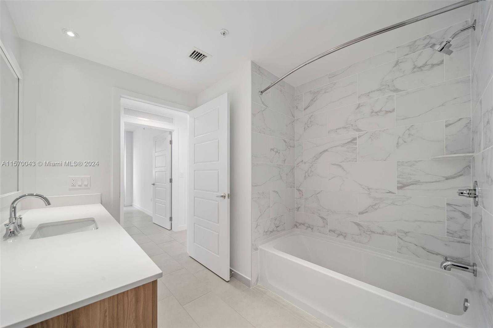 2150 N Bayshore Dr 0609, Miami, Florida 33137, 3 Bedrooms Bedrooms, ,2 BathroomsBathrooms,Residentiallease,For Rent,2150 N Bayshore Dr 0609,A11570043