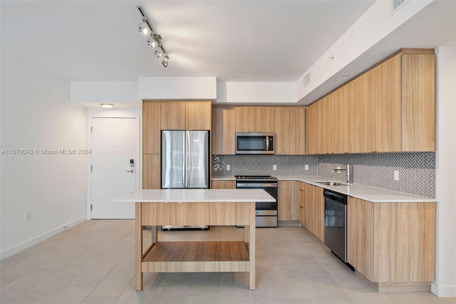 2150 N Bayshore Dr 0609, Miami, Florida 33137, 3 Bedrooms Bedrooms, ,2 BathroomsBathrooms,Residentiallease,For Rent,2150 N Bayshore Dr 0609,A11570043