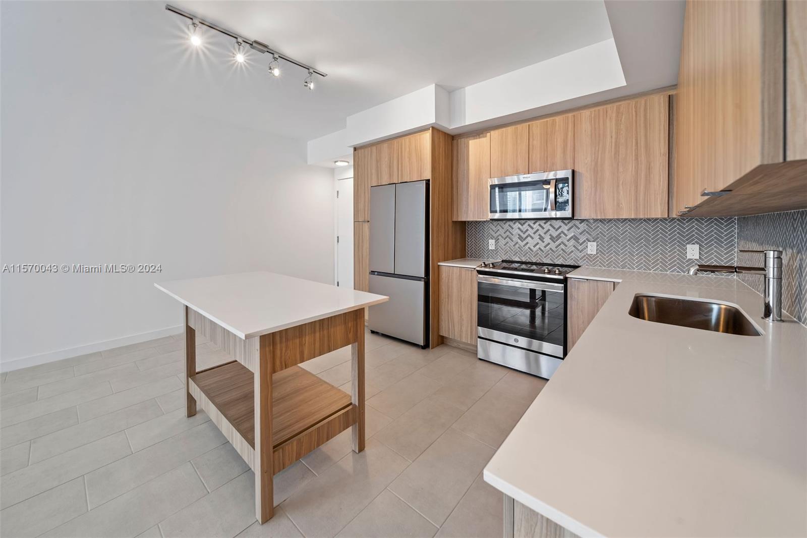 2150 N Bayshore Dr 0609, Miami, Florida 33137, 3 Bedrooms Bedrooms, ,2 BathroomsBathrooms,Residentiallease,For Rent,2150 N Bayshore Dr 0609,A11570043