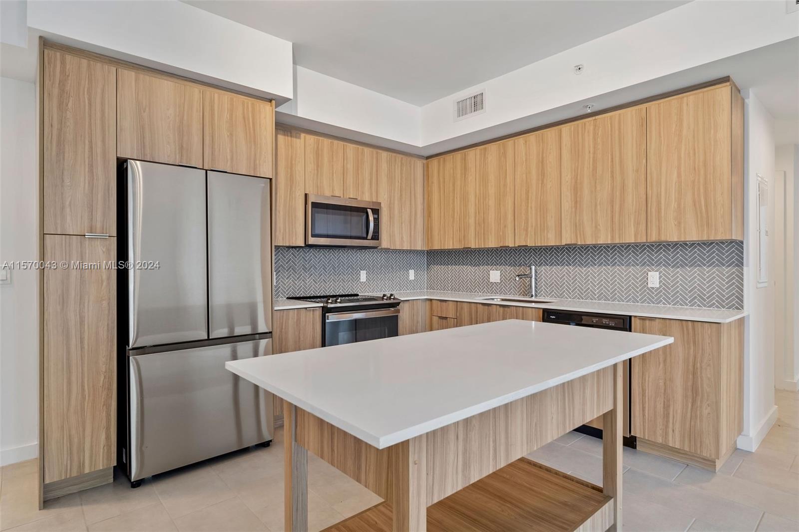 2150 N Bayshore Dr 0609, Miami, Florida 33137, 3 Bedrooms Bedrooms, ,2 BathroomsBathrooms,Residentiallease,For Rent,2150 N Bayshore Dr 0609,A11570043