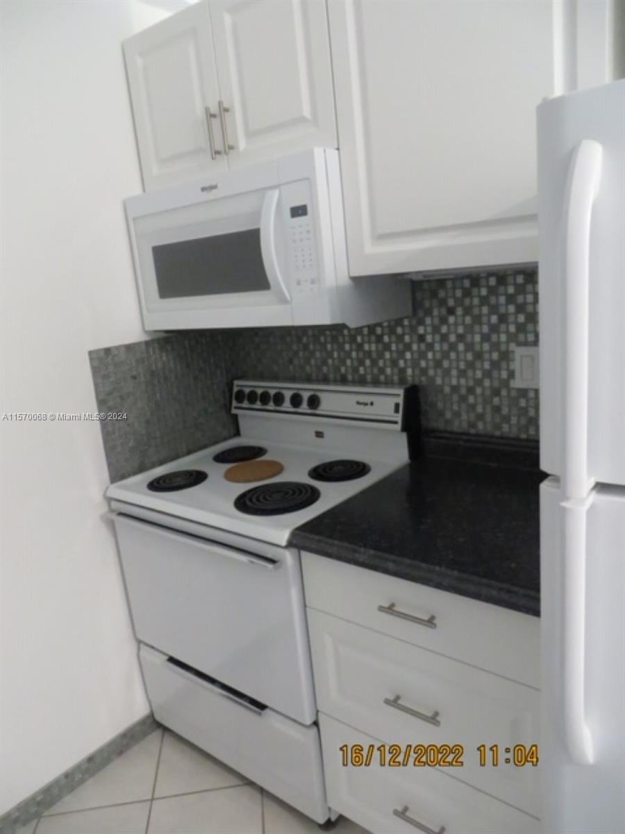 815 SW 10th Ter 10V, Hallandale Beach, Florida 33009, 1 Bedroom Bedrooms, ,1 BathroomBathrooms,Residential,For Sale,815 SW 10th Ter 10V,A11570068