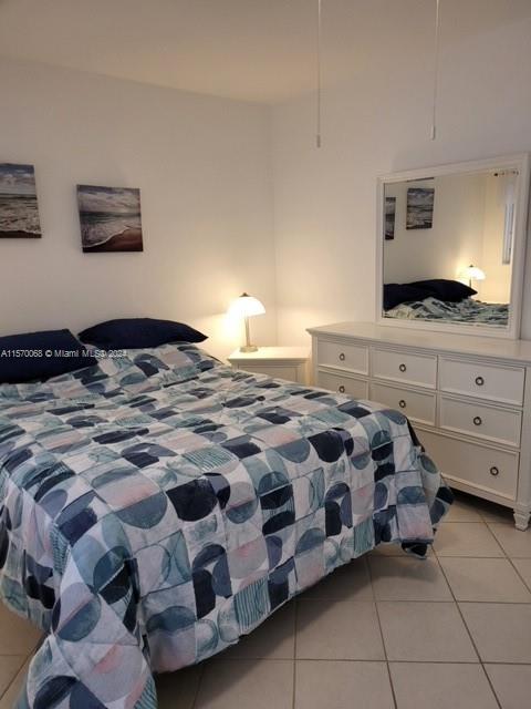 815 SW 10th Ter 10V, Hallandale Beach, Florida 33009, 1 Bedroom Bedrooms, ,1 BathroomBathrooms,Residential,For Sale,815 SW 10th Ter 10V,A11570068