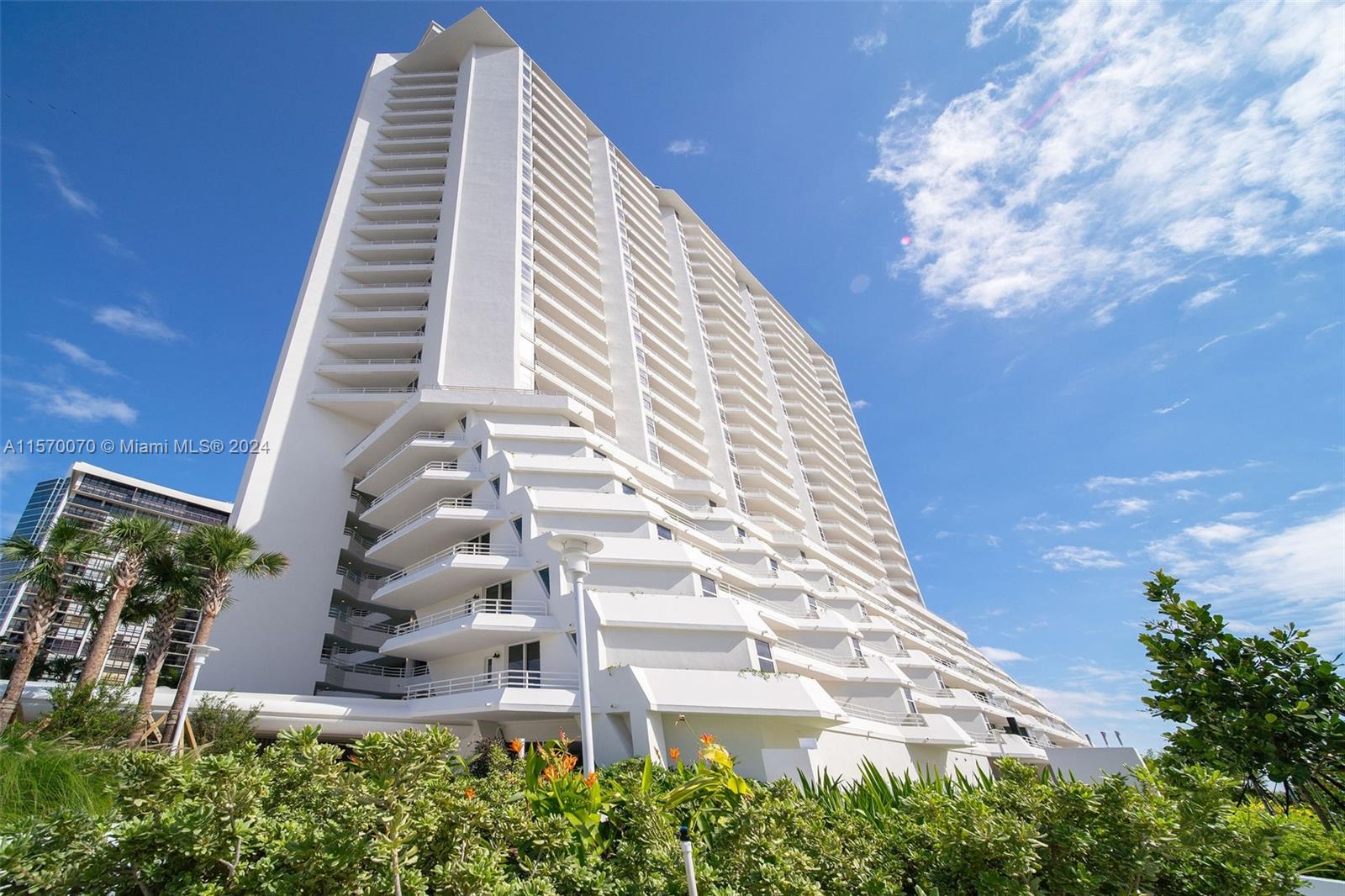555 NE 34th St 0705, Miami, Florida 33137, 2 Bedrooms Bedrooms, ,2 BathroomsBathrooms,Residentiallease,For Rent,555 NE 34th St 0705,A11570070