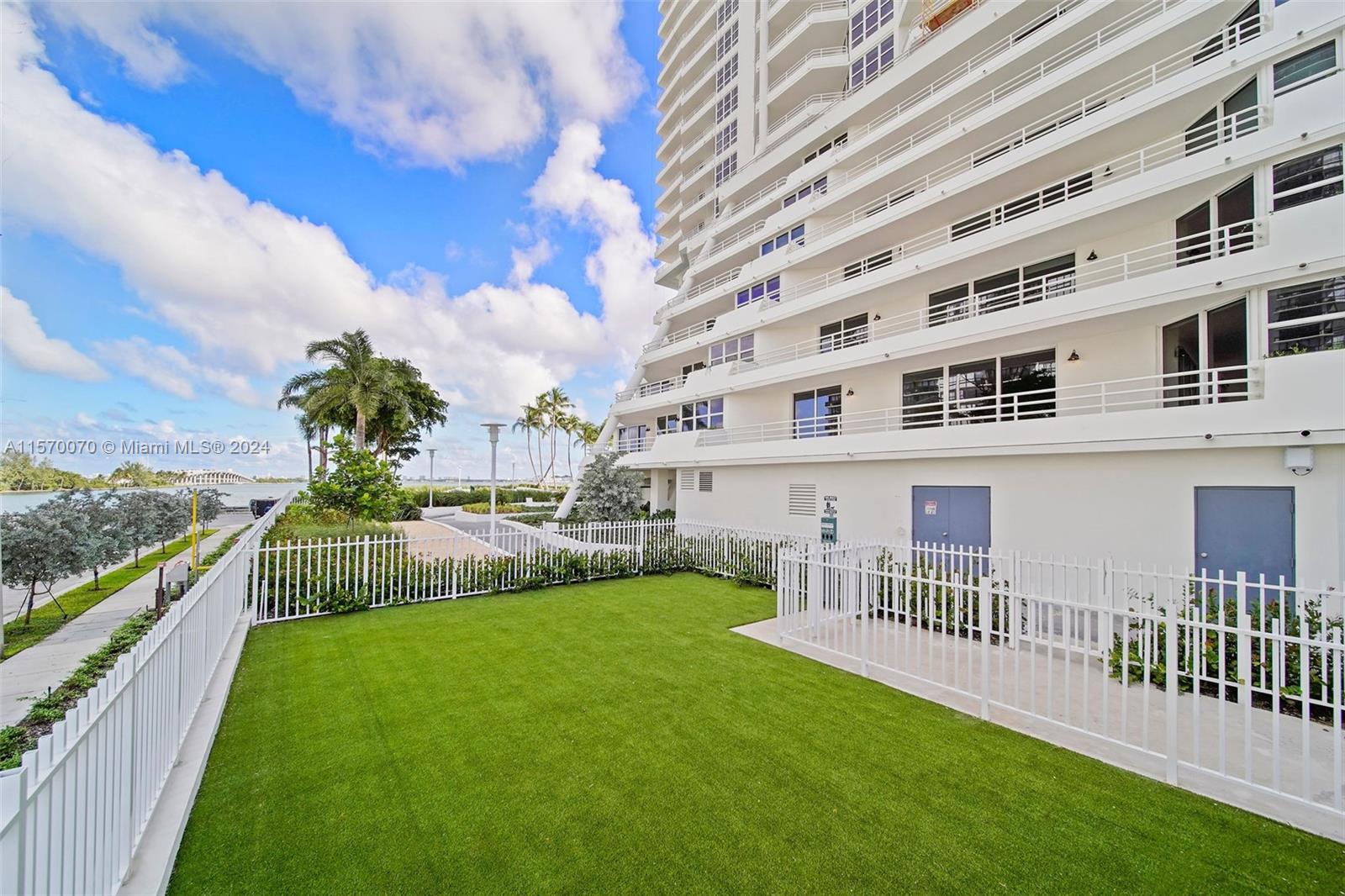 555 NE 34th St 0705, Miami, Florida 33137, 2 Bedrooms Bedrooms, ,2 BathroomsBathrooms,Residentiallease,For Rent,555 NE 34th St 0705,A11570070