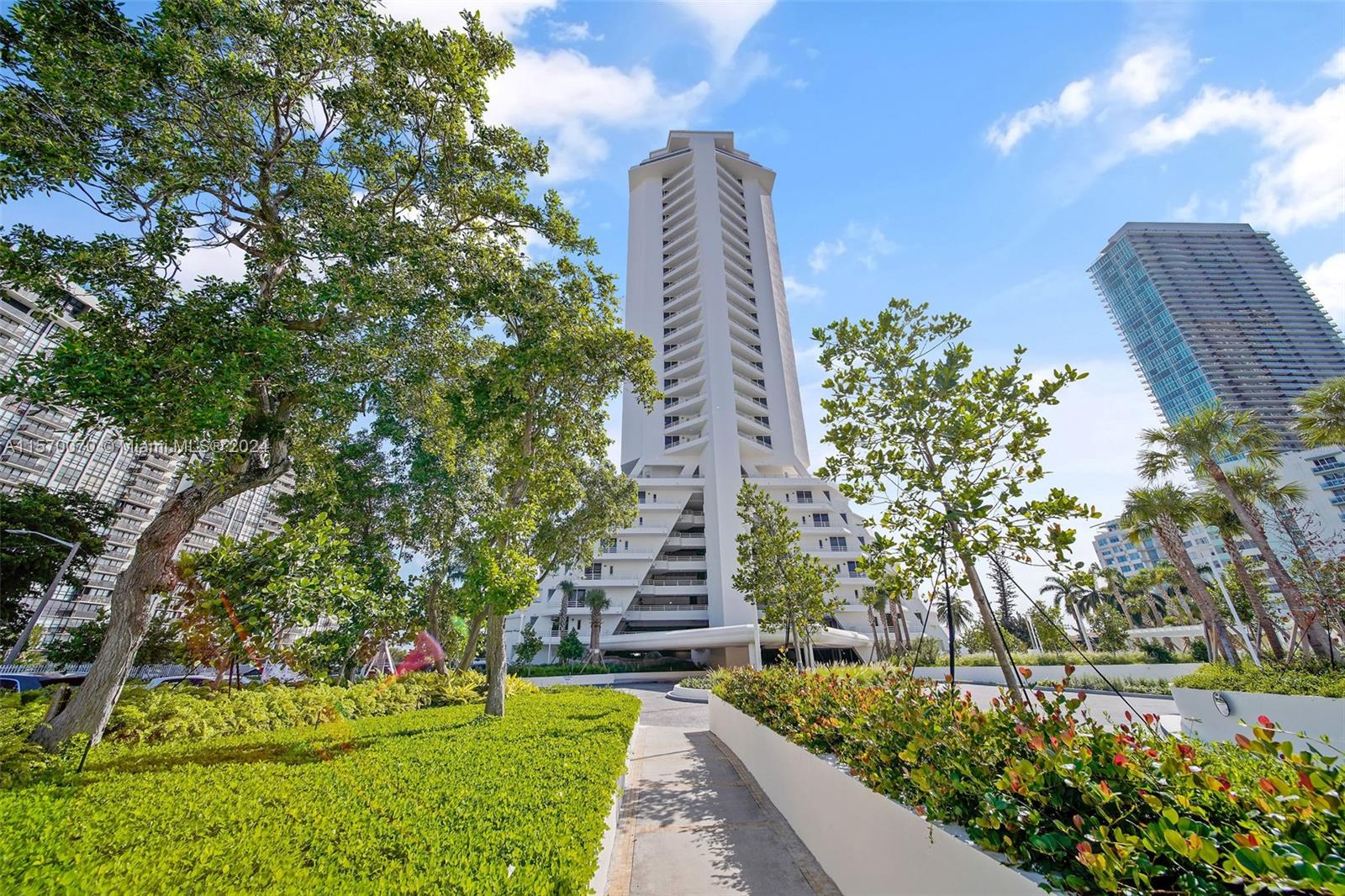555 NE 34th St 0705, Miami, Florida 33137, 2 Bedrooms Bedrooms, ,2 BathroomsBathrooms,Residentiallease,For Rent,555 NE 34th St 0705,A11570070