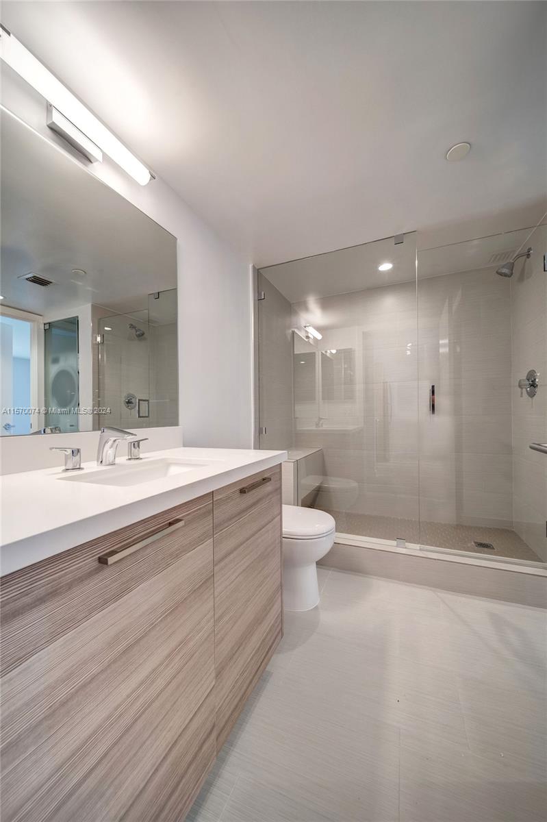 1756 N Bayshore Dr 17C, Miami, Florida 33132, 1 Bedroom Bedrooms, ,1 BathroomBathrooms,Residentiallease,For Rent,1756 N Bayshore Dr 17C,A11570074