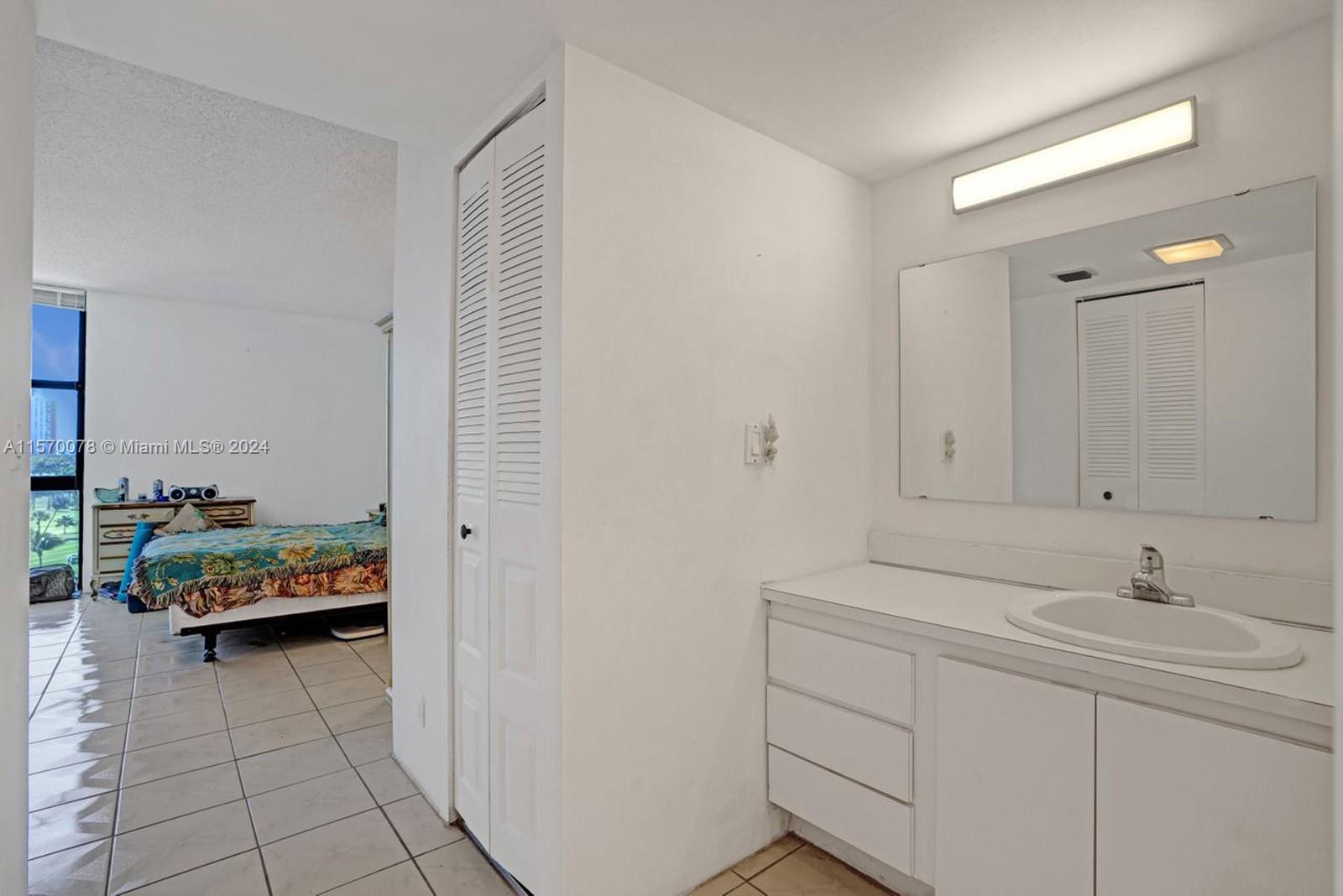 20379 W Country Club Dr 837, Aventura, Florida 33180, 1 Bedroom Bedrooms, ,1 BathroomBathrooms,Residential,For Sale,20379 W Country Club Dr 837,A11570078
