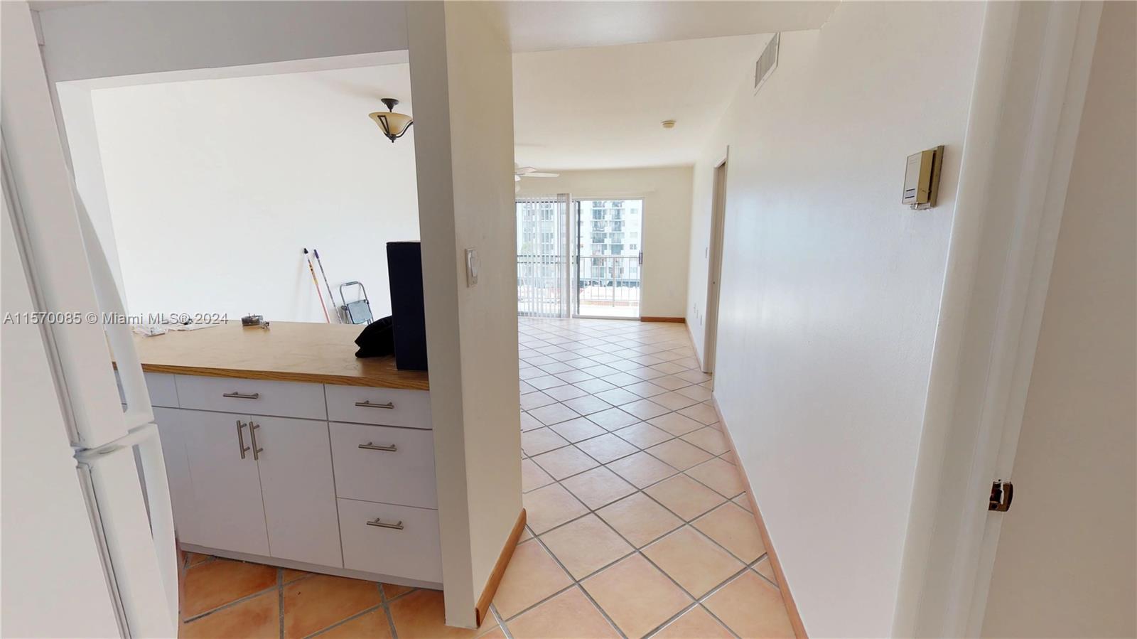 3665 NE 167th St 501, North Miami Beach, Florida 33160, 1 Bedroom Bedrooms, 4 Rooms Rooms,1 BathroomBathrooms,Residential,For Sale,3665 NE 167th St 501,A11570085