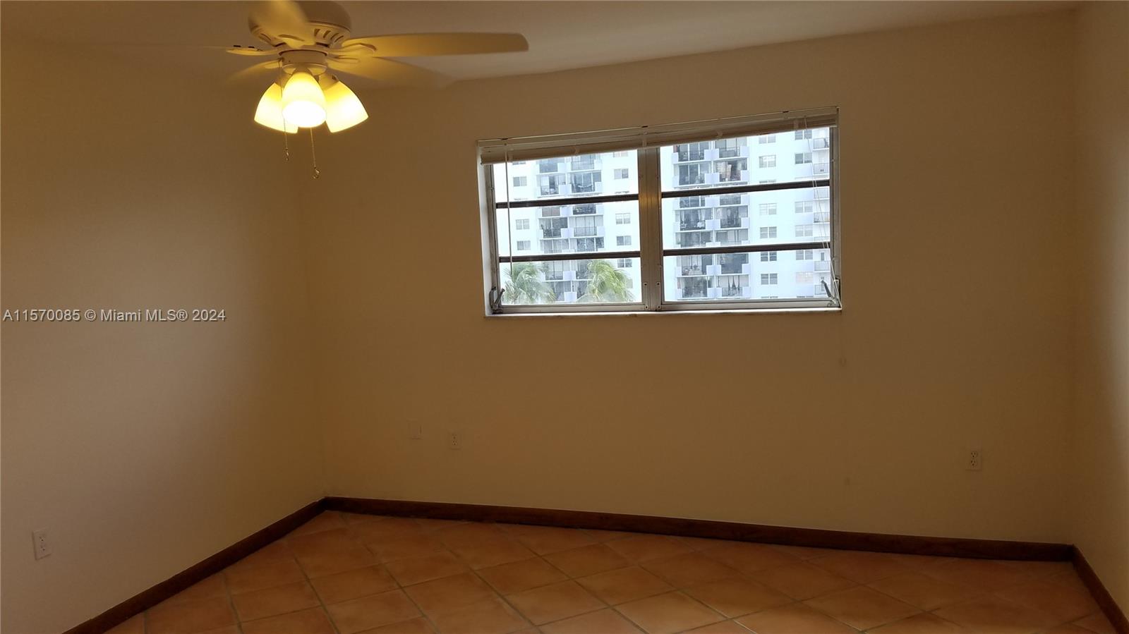 3665 NE 167th St 501, North Miami Beach, Florida 33160, 1 Bedroom Bedrooms, 4 Rooms Rooms,1 BathroomBathrooms,Residential,For Sale,3665 NE 167th St 501,A11570085