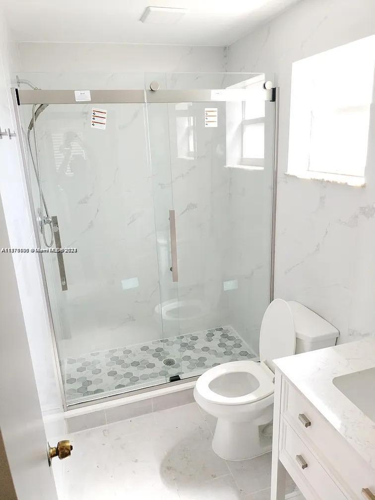 724 NE 3rd St 2, Hallandale Beach, Florida 33009, 2 Bedrooms Bedrooms, ,1 BathroomBathrooms,Residentiallease,For Rent,724 NE 3rd St 2,A11570106