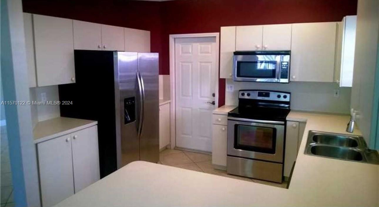 2721 NE 41st Pl, Homestead, Florida 33033, 3 Bedrooms Bedrooms, ,2 BathroomsBathrooms,Residentiallease,For Rent,2721 NE 41st Pl,A11570122