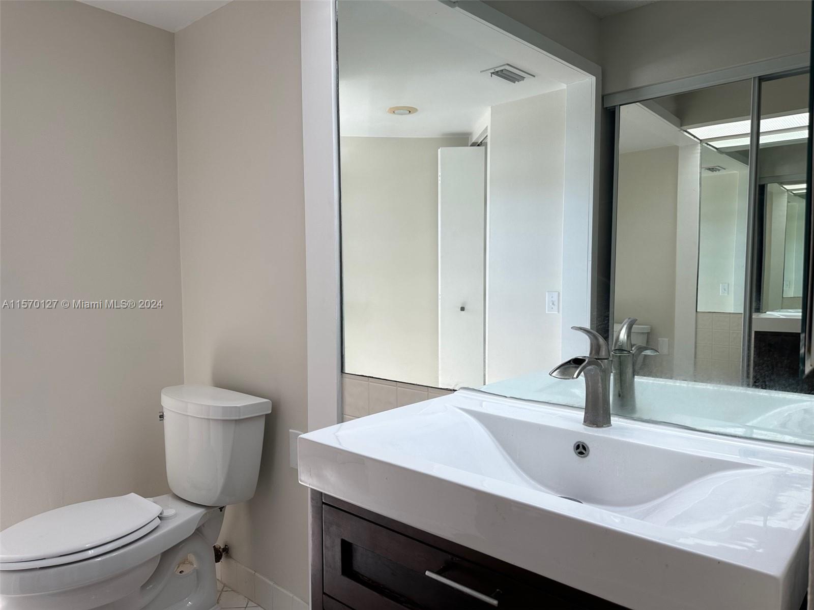 2637 SE 19th Ct 107-C, Homestead, Florida 33035, 3 Bedrooms Bedrooms, ,2 BathroomsBathrooms,Residentiallease,For Rent,2637 SE 19th Ct 107-C,A11570127