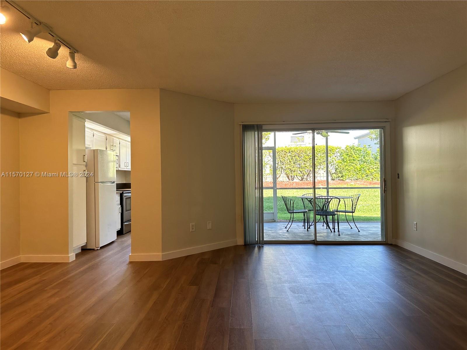 2637 SE 19th Ct 107-C, Homestead, Florida 33035, 3 Bedrooms Bedrooms, ,2 BathroomsBathrooms,Residentiallease,For Rent,2637 SE 19th Ct 107-C,A11570127