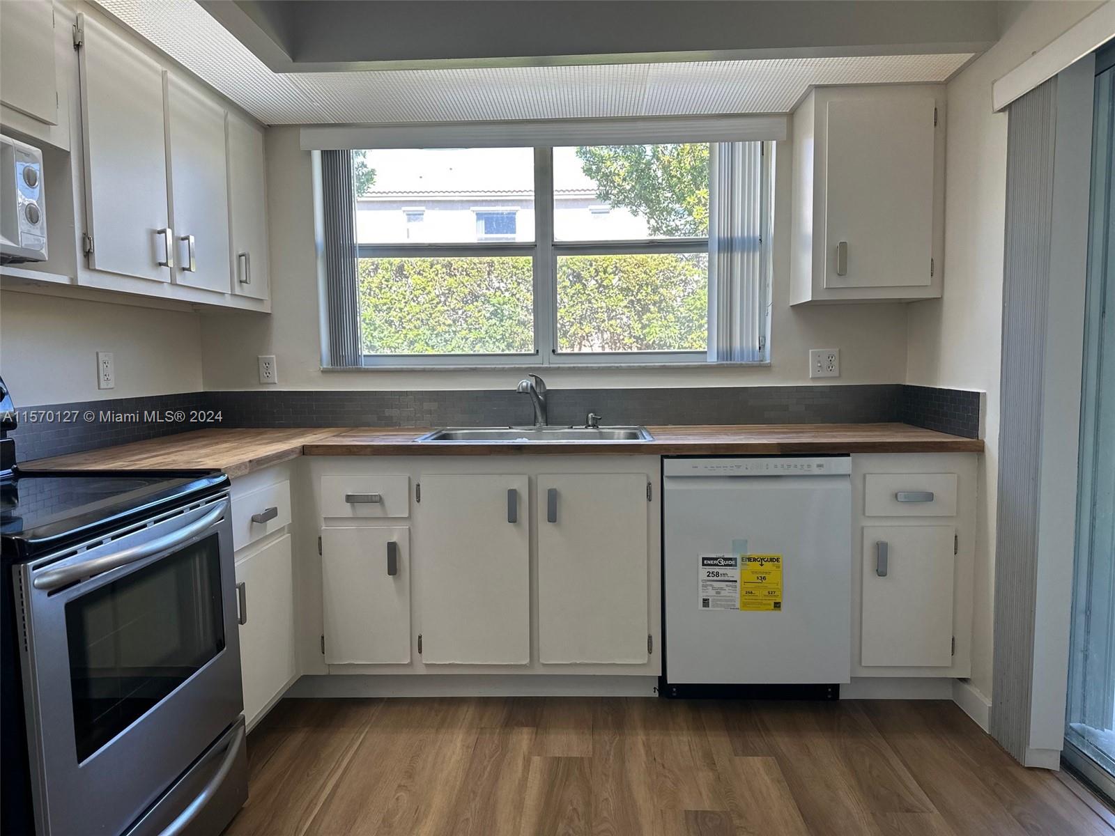 2637 SE 19th Ct 107-C, Homestead, Florida 33035, 3 Bedrooms Bedrooms, ,2 BathroomsBathrooms,Residentiallease,For Rent,2637 SE 19th Ct 107-C,A11570127