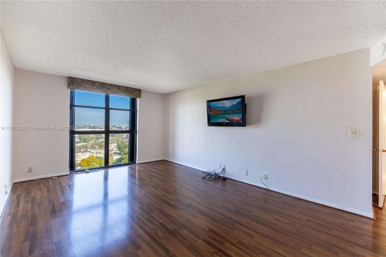 2000 Towerside Ter 1807, Miami, Florida 33138, 2 Bedrooms Bedrooms, ,2 BathroomsBathrooms,Residentiallease,For Rent,2000 Towerside Ter 1807,A11570125