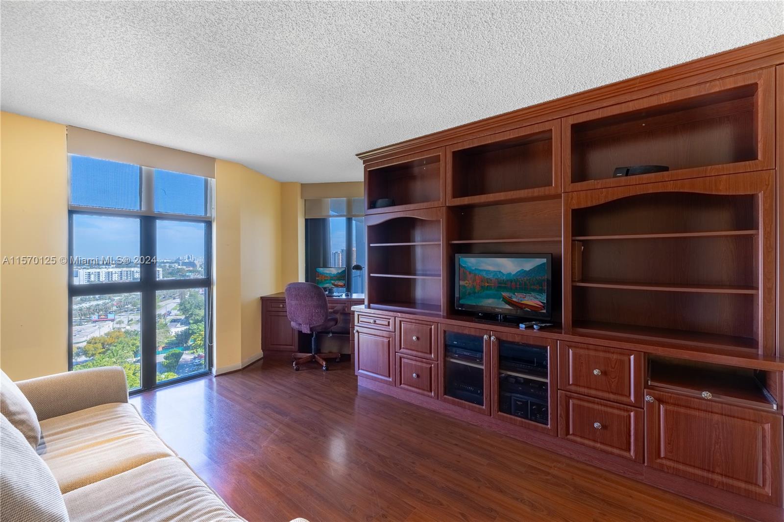 2000 Towerside Ter 1807, Miami, Florida 33138, 2 Bedrooms Bedrooms, ,2 BathroomsBathrooms,Residentiallease,For Rent,2000 Towerside Ter 1807,A11570125