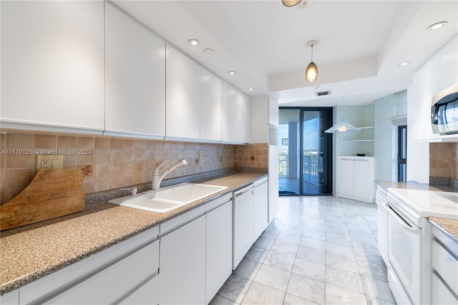 2000 Towerside Ter 1807, Miami, Florida 33138, 2 Bedrooms Bedrooms, ,2 BathroomsBathrooms,Residentiallease,For Rent,2000 Towerside Ter 1807,A11570125
