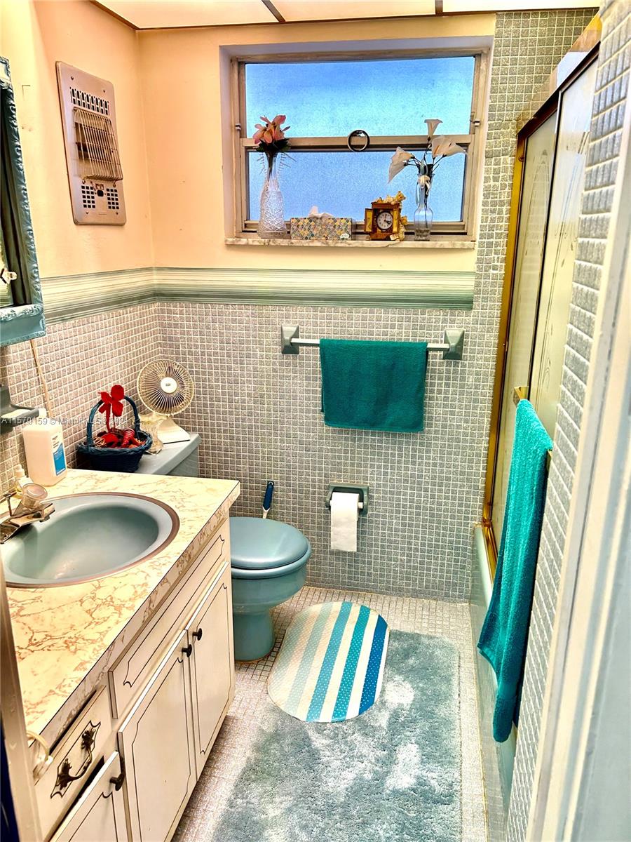 329 SE 3rd St 204S, Hallandale Beach, Florida 33009, 1 Bedroom Bedrooms, ,1 BathroomBathrooms,Residential,For Sale,329 SE 3rd St 204S,A11570159