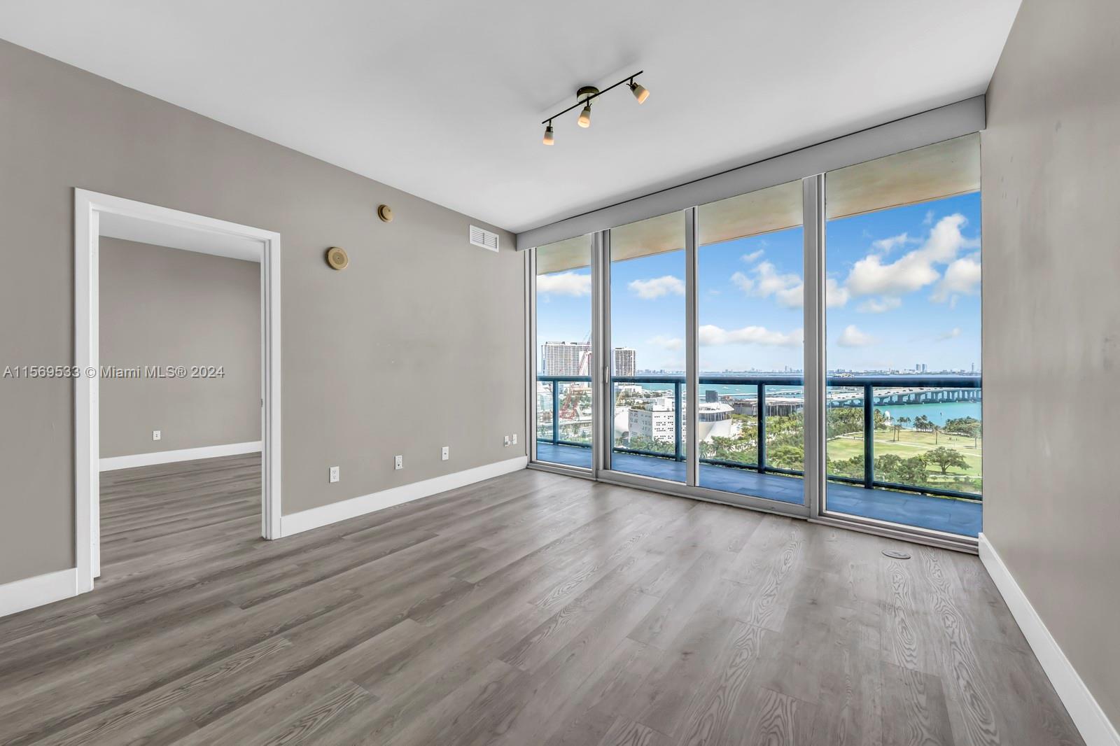 Miami, Florida 33132, 1 Bedroom Bedrooms, ,1 BathroomBathrooms,Residentiallease,For Rent,A11569533