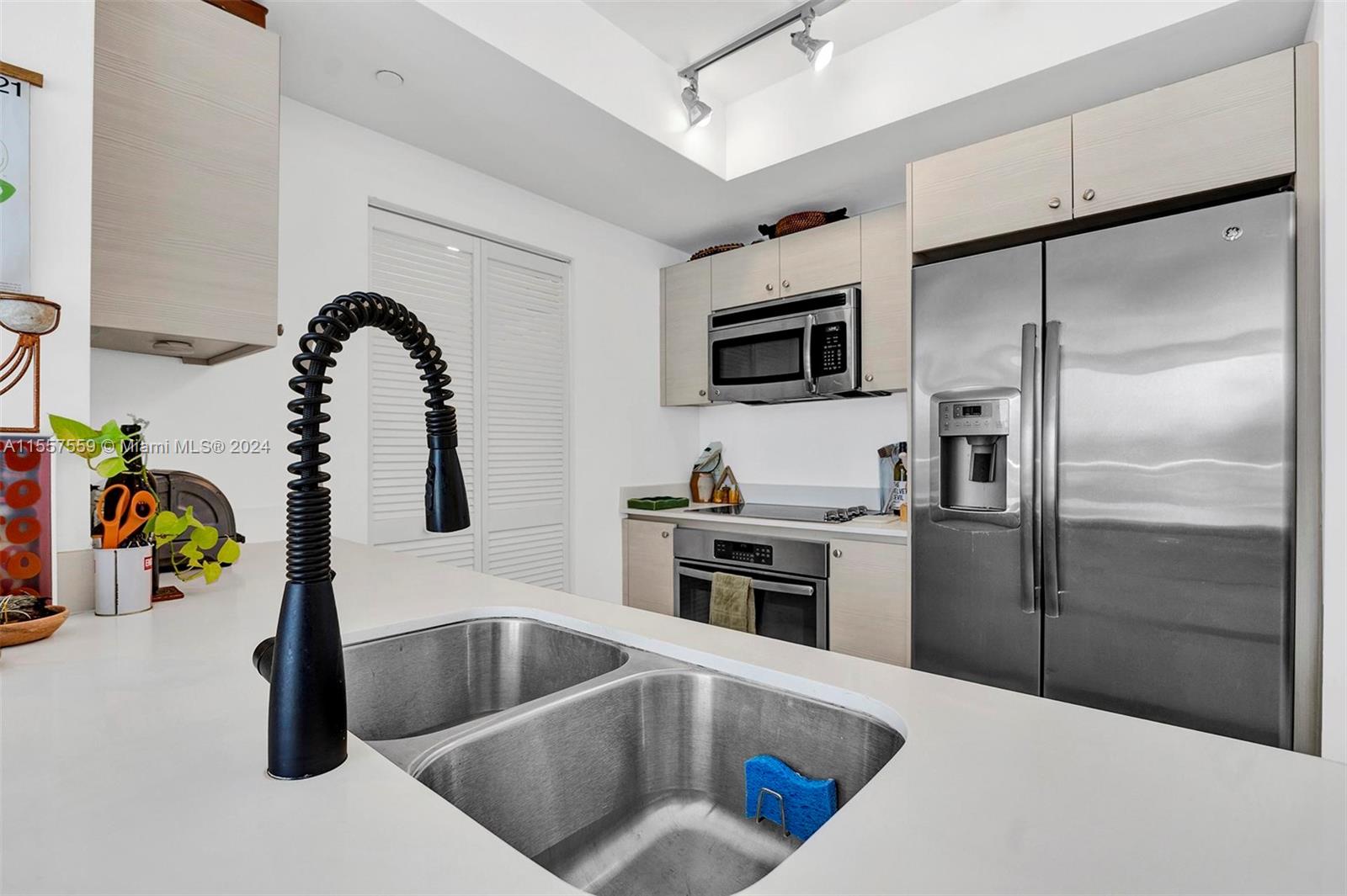 4250 Biscayne Blvd 819, Miami, Florida 33137, 2 Bedrooms Bedrooms, ,2 BathroomsBathrooms,Residentiallease,For Rent,4250 Biscayne Blvd 819,A11557559