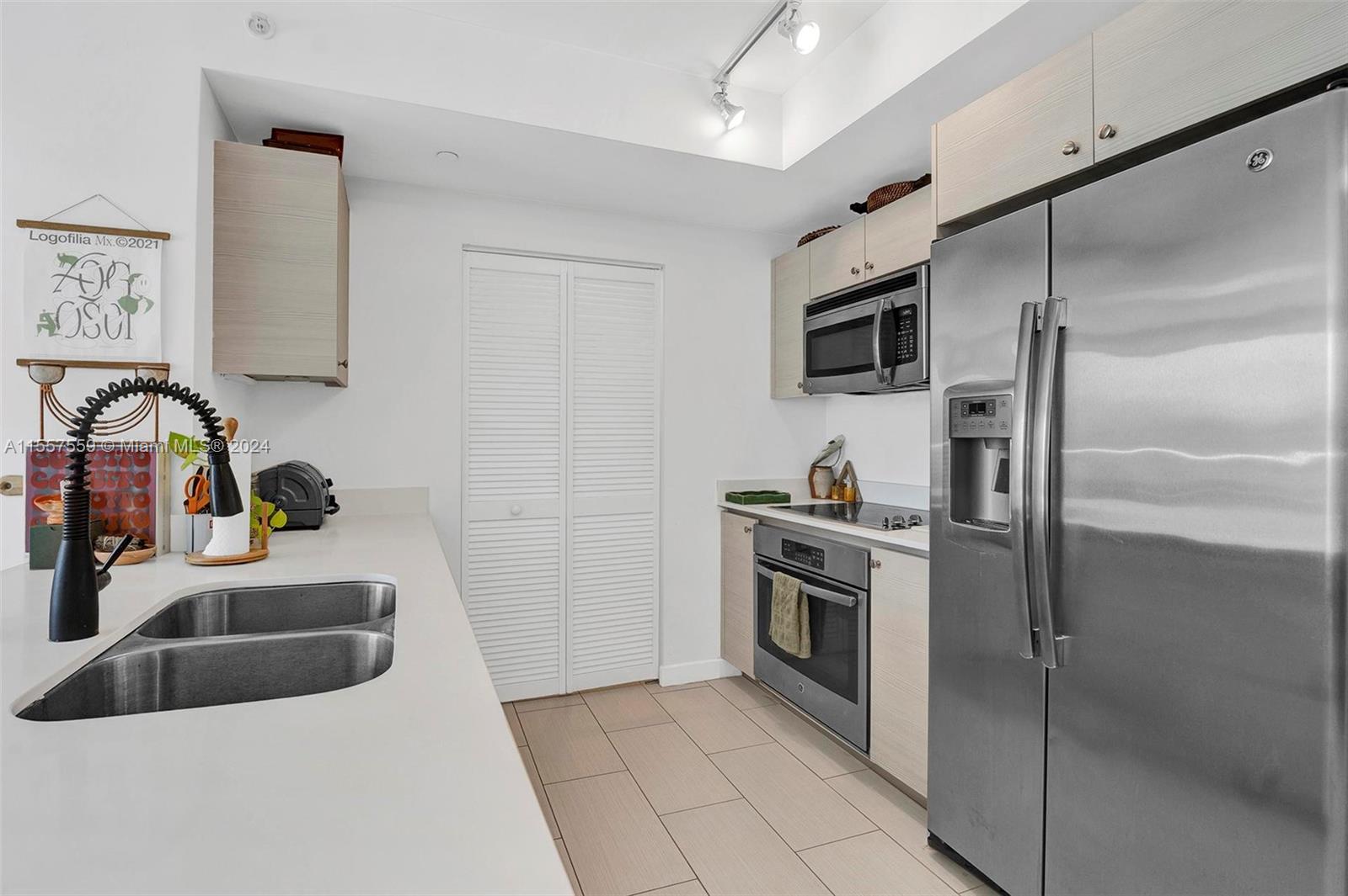 4250 Biscayne Blvd 819, Miami, Florida 33137, 2 Bedrooms Bedrooms, ,2 BathroomsBathrooms,Residentiallease,For Rent,4250 Biscayne Blvd 819,A11557559