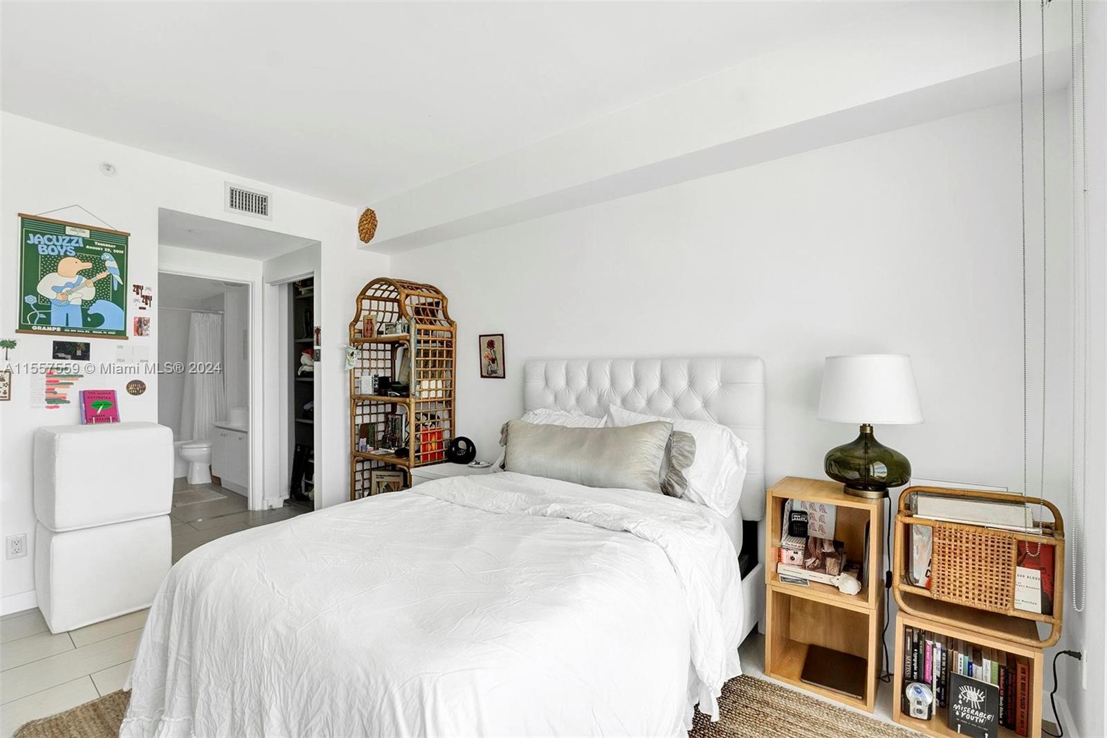 4250 Biscayne Blvd 819, Miami, Florida 33137, 2 Bedrooms Bedrooms, ,2 BathroomsBathrooms,Residentiallease,For Rent,4250 Biscayne Blvd 819,A11557559
