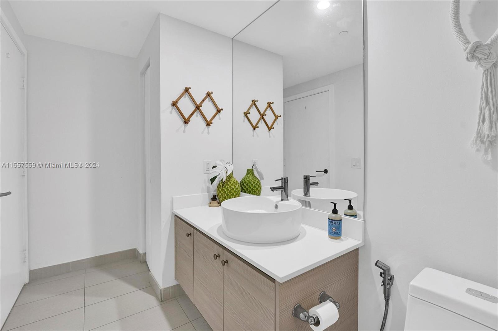 4250 Biscayne Blvd 819, Miami, Florida 33137, 2 Bedrooms Bedrooms, ,2 BathroomsBathrooms,Residentiallease,For Rent,4250 Biscayne Blvd 819,A11557559