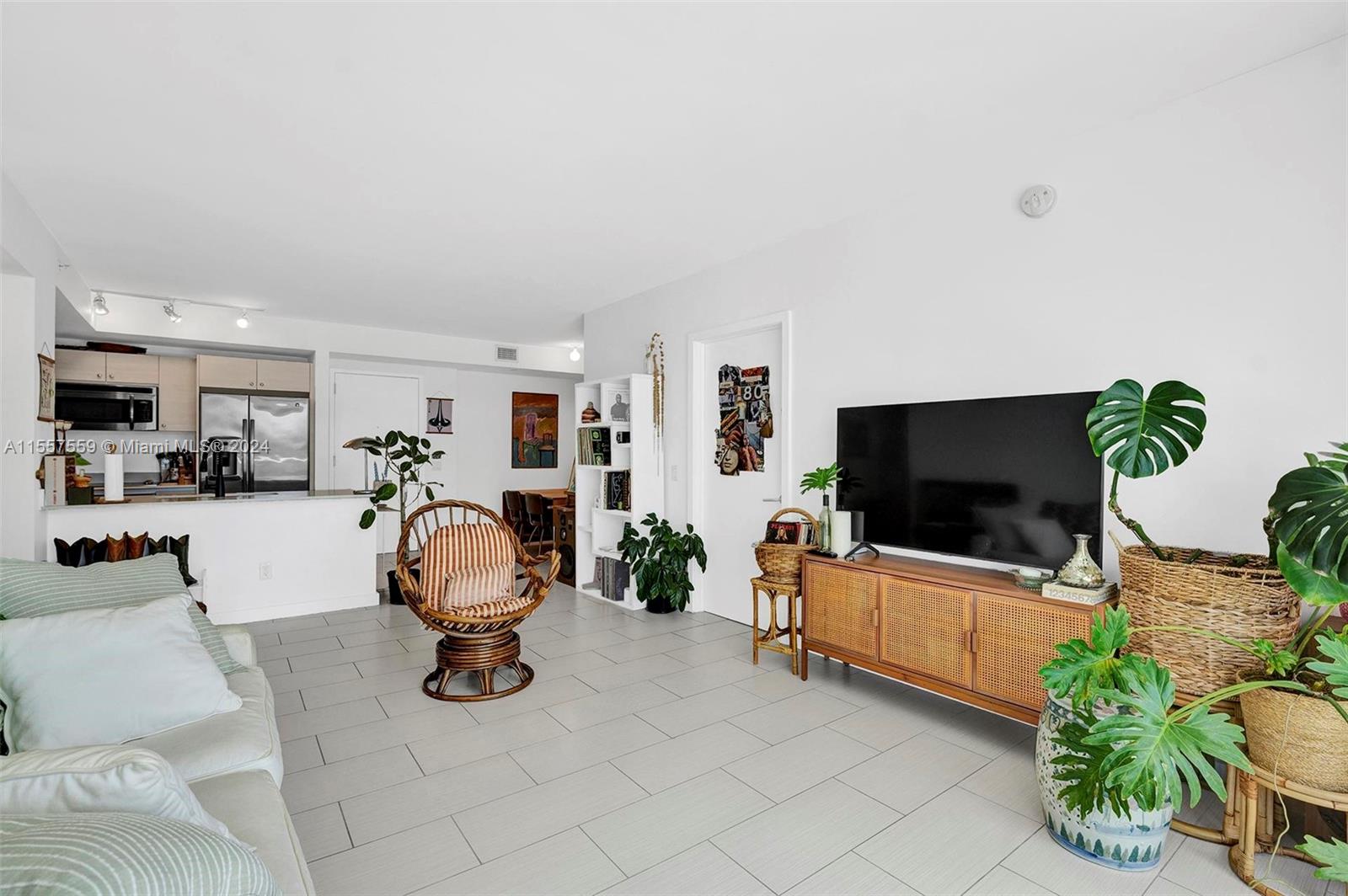 4250 Biscayne Blvd 819, Miami, Florida 33137, 2 Bedrooms Bedrooms, ,2 BathroomsBathrooms,Residentiallease,For Rent,4250 Biscayne Blvd 819,A11557559
