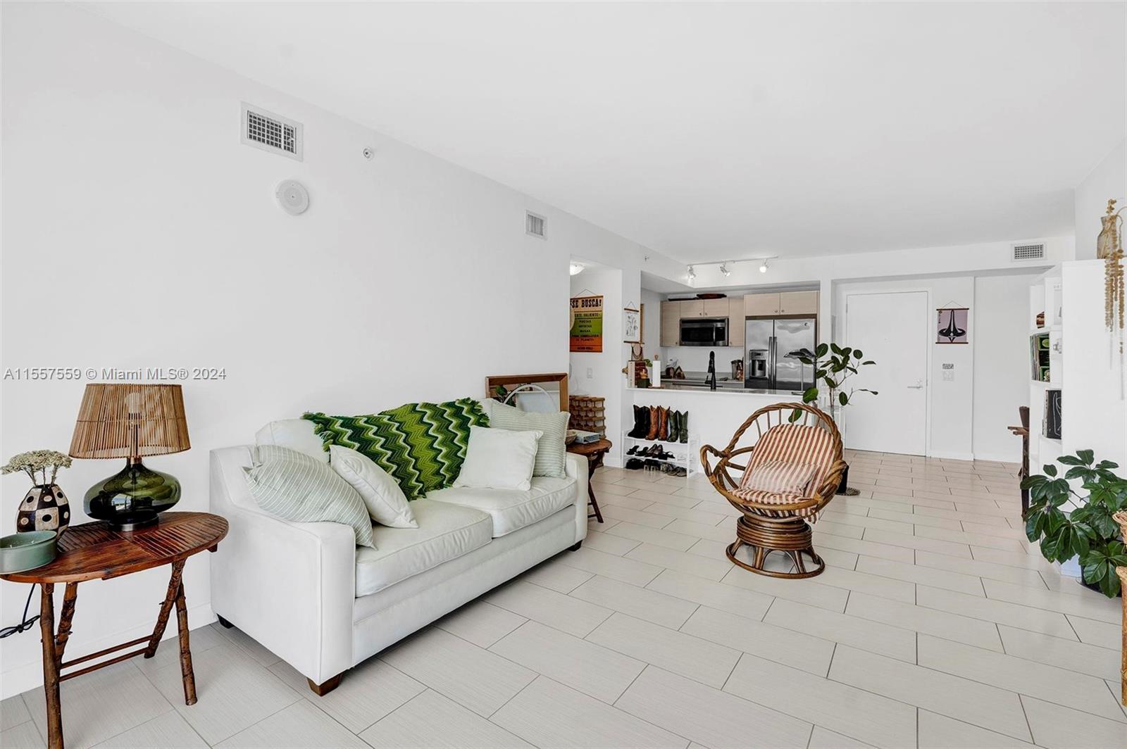 4250 Biscayne Blvd 819, Miami, Florida 33137, 2 Bedrooms Bedrooms, ,2 BathroomsBathrooms,Residentiallease,For Rent,4250 Biscayne Blvd 819,A11557559