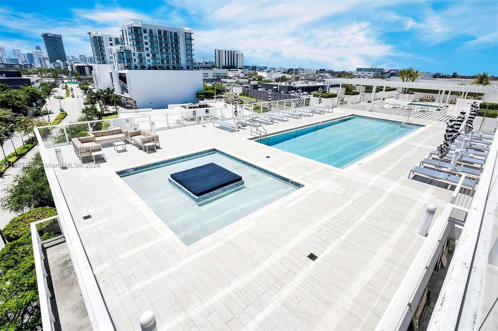 4250 Biscayne Blvd 819, Miami, Florida 33137, 2 Bedrooms Bedrooms, ,2 BathroomsBathrooms,Residentiallease,For Rent,4250 Biscayne Blvd 819,A11557559