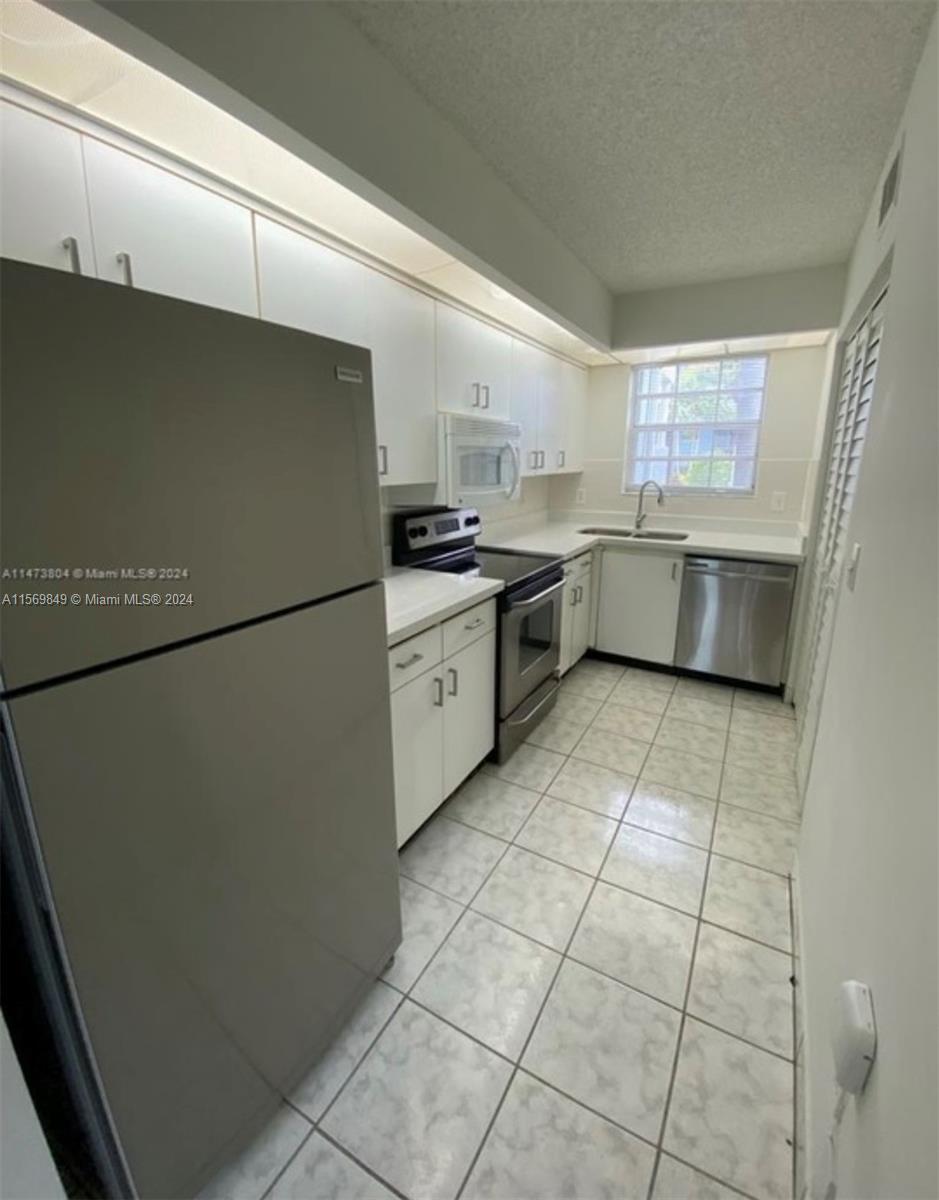 2019 SE 27th Dr 102- 5C, Homestead, Florida 33035, 2 Bedrooms Bedrooms, ,2 BathroomsBathrooms,Residentiallease,For Rent,2019 SE 27th Dr 102- 5C,A11569849