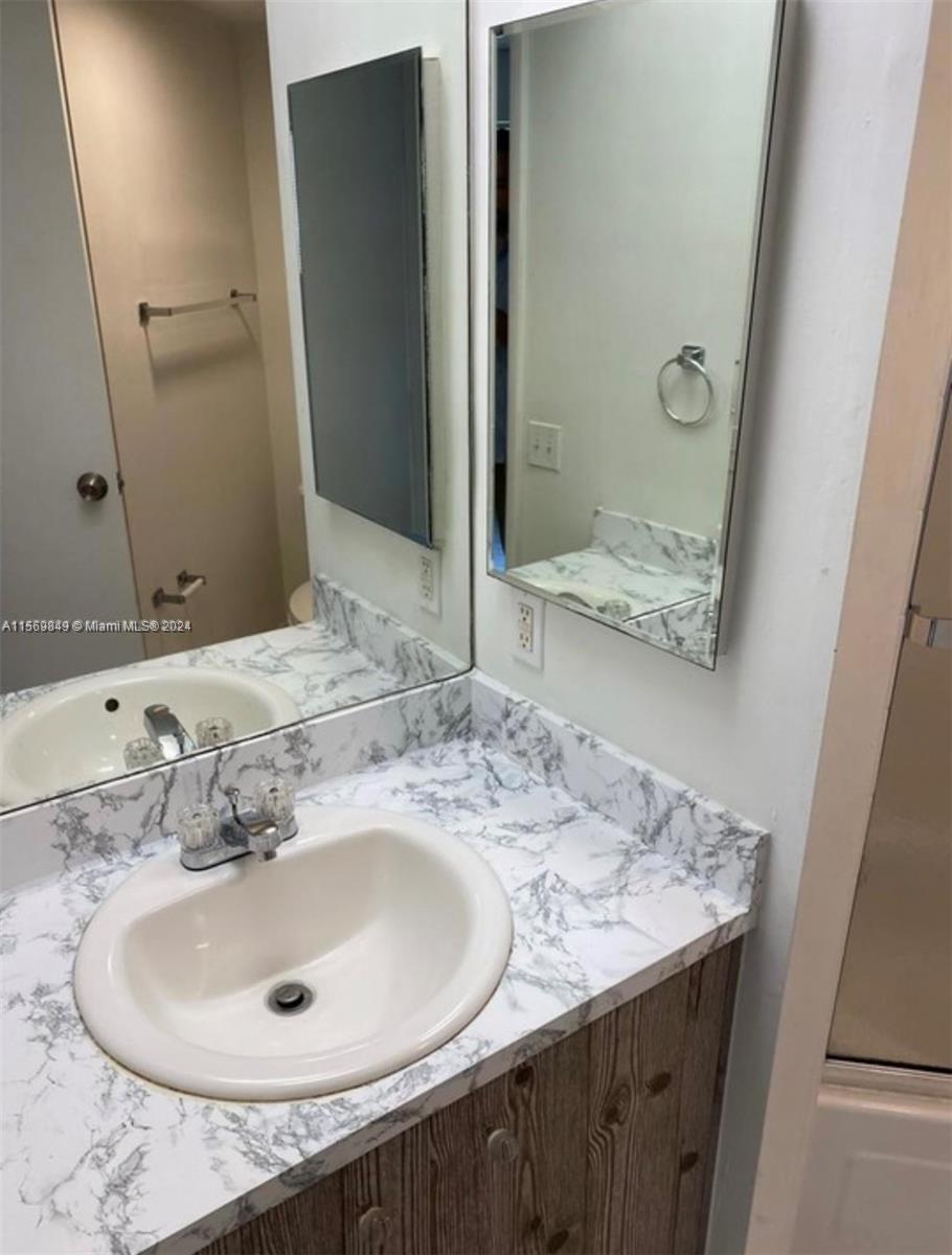 2019 SE 27th Dr 102- 5C, Homestead, Florida 33035, 2 Bedrooms Bedrooms, ,2 BathroomsBathrooms,Residentiallease,For Rent,2019 SE 27th Dr 102- 5C,A11569849