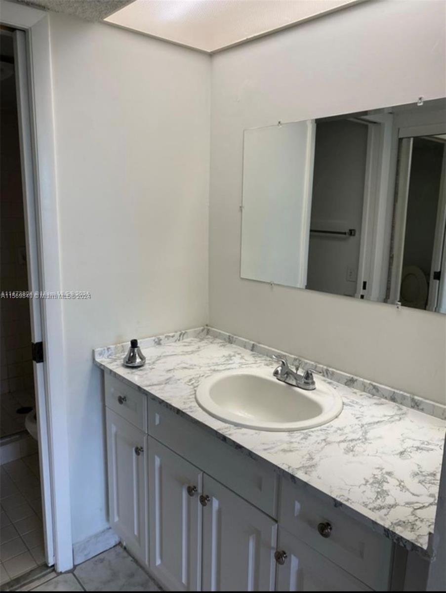2019 SE 27th Dr 102- 5C, Homestead, Florida 33035, 2 Bedrooms Bedrooms, ,2 BathroomsBathrooms,Residentiallease,For Rent,2019 SE 27th Dr 102- 5C,A11569849