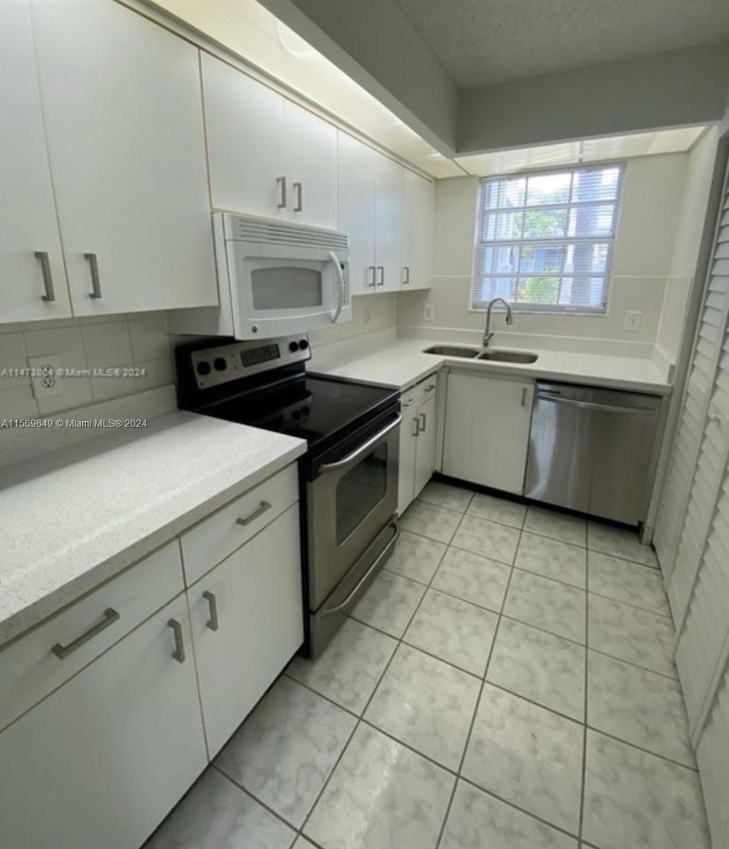 2019 SE 27th Dr 102- 5C, Homestead, Florida 33035, 2 Bedrooms Bedrooms, ,2 BathroomsBathrooms,Residentiallease,For Rent,2019 SE 27th Dr 102- 5C,A11569849