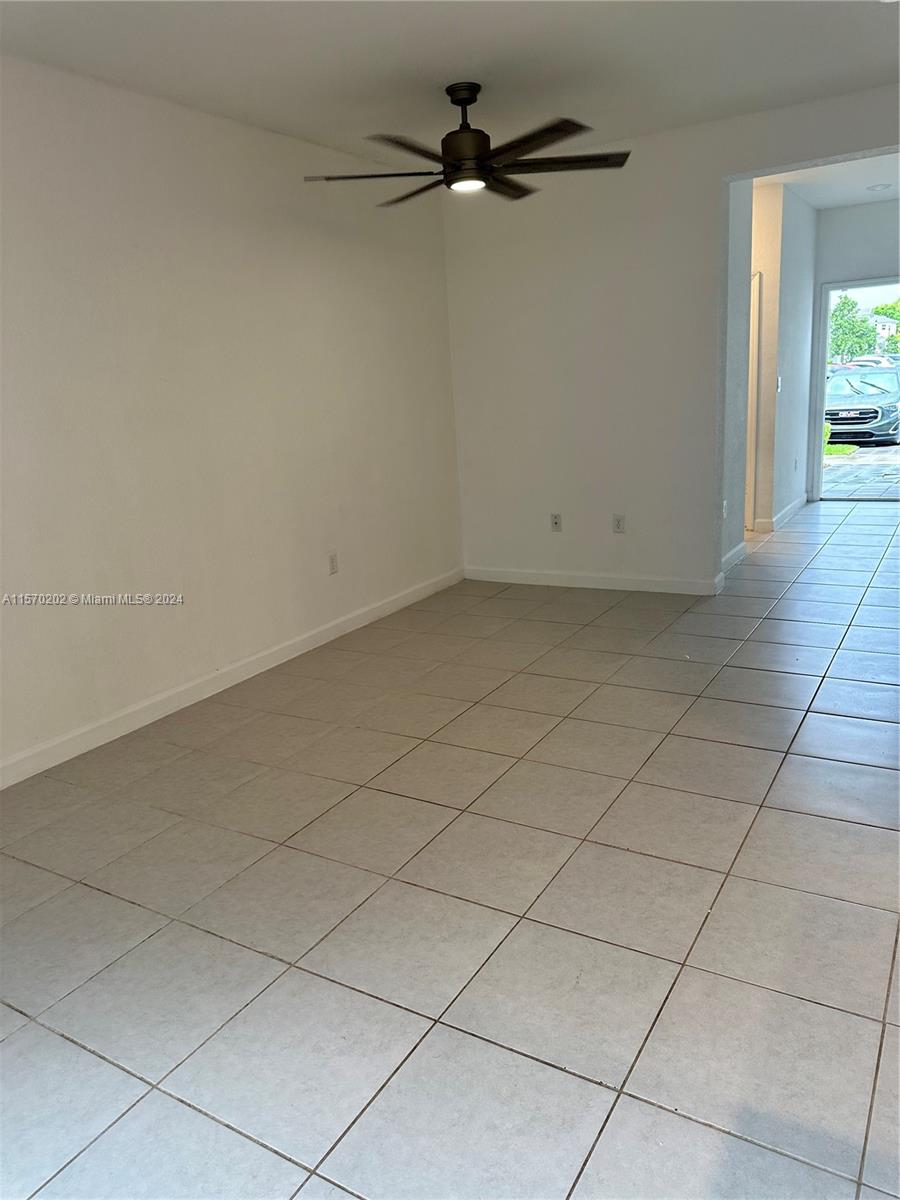 2664 SE 19th St 9, Homestead, Florida 33035, 3 Bedrooms Bedrooms, ,2 BathroomsBathrooms,Residentiallease,For Rent,2664 SE 19th St 9,A11570202