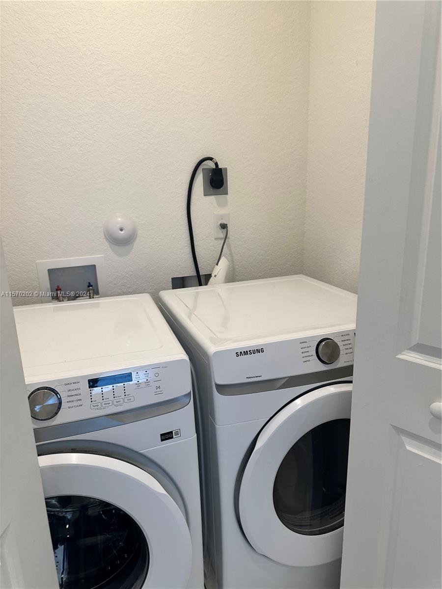 2664 SE 19th St 9, Homestead, Florida 33035, 3 Bedrooms Bedrooms, ,2 BathroomsBathrooms,Residentiallease,For Rent,2664 SE 19th St 9,A11570202