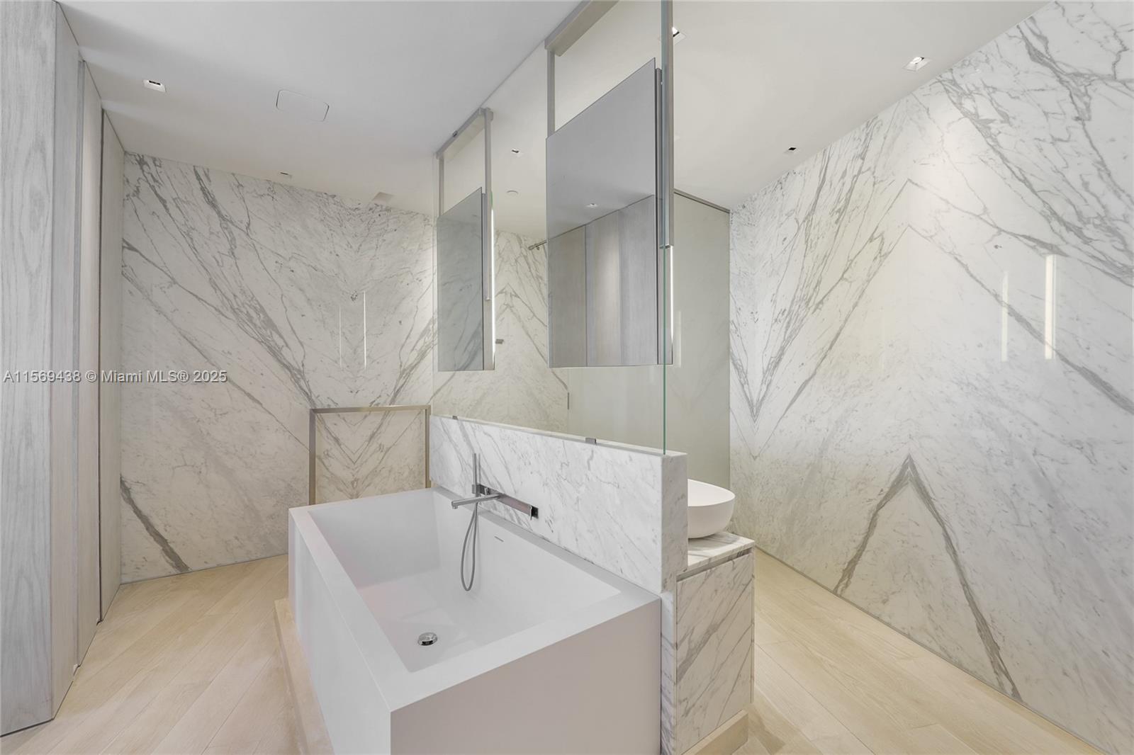 2201 Collins Ave 2003/UPH, Miami Beach, Florida 33139, 2 Bedrooms Bedrooms, ,2 BathroomsBathrooms,Residential,For Sale,2201 Collins Ave 2003/UPH,A11569438