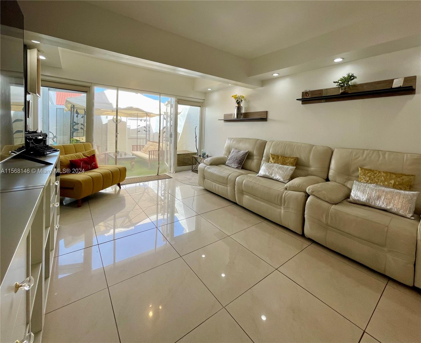 20907 Leeward Ct 256-5, Aventura, Florida 33180, 2 Bedrooms Bedrooms, ,2 BathroomsBathrooms,Residentiallease,For Rent,20907 Leeward Ct 256-5,A11568146
