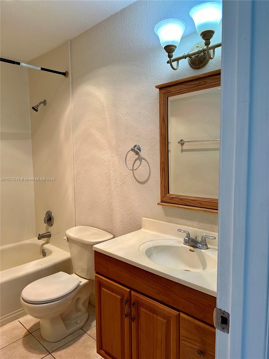 Tamarac, Florida 33321, 2 Bedrooms Bedrooms, ,1 BathroomBathrooms,Residentiallease,For Rent,A11570215