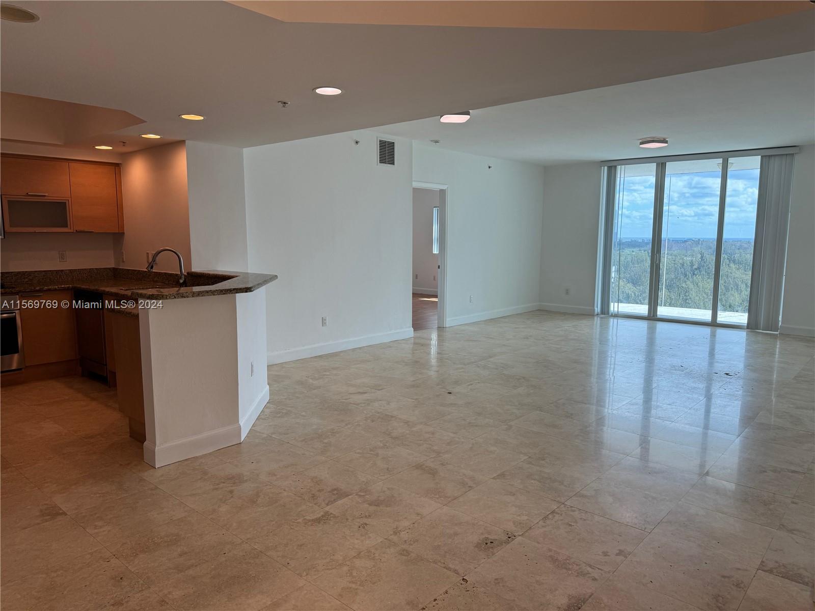 15051 Royal Oaks Ln 1504, North Miami, Florida 33181, 2 Bedrooms Bedrooms, ,2 BathroomsBathrooms,Residentiallease,For Rent,15051 Royal Oaks Ln 1504,A11569769