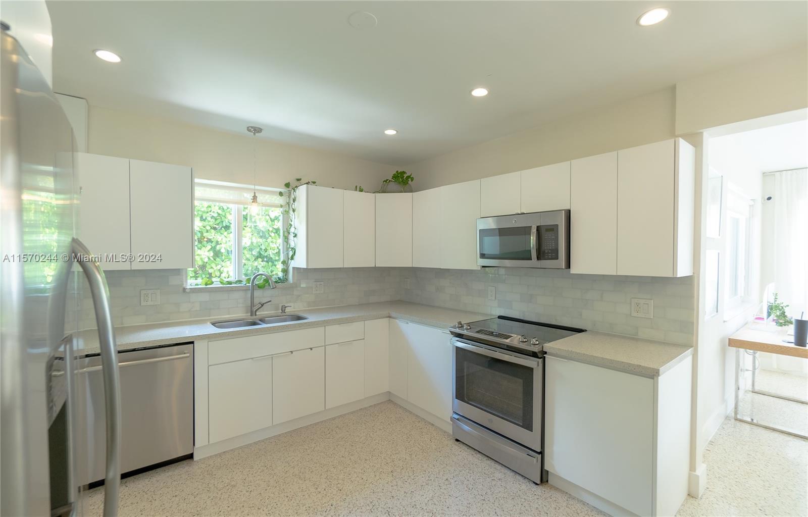 125 NW 95th St, Miami Shores, Florida 33150, 3 Bedrooms Bedrooms, ,2 BathroomsBathrooms,Residential,For Sale,125 NW 95th St,A11570244