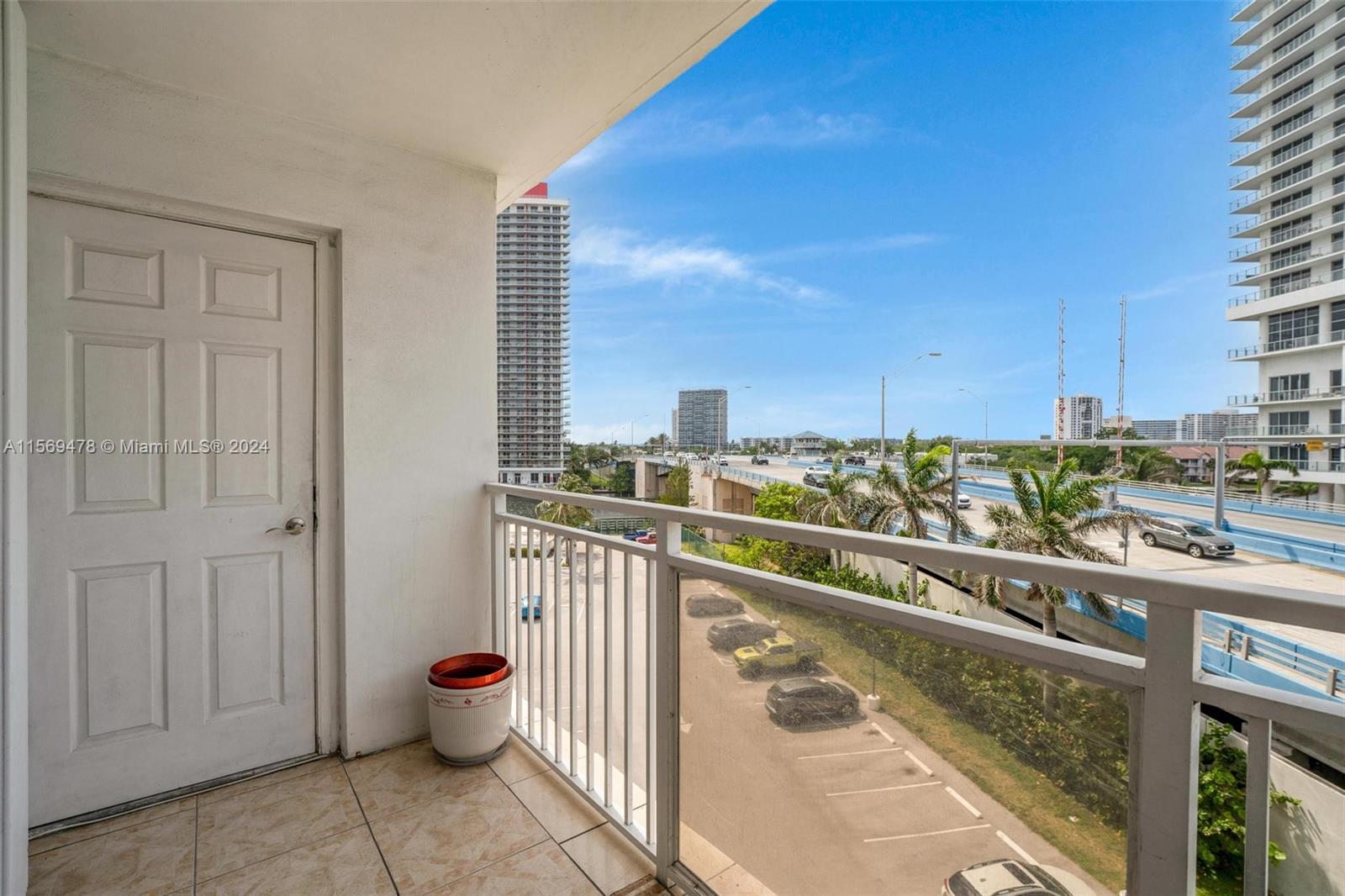 1801 S Ocean Dr 536, Hallandale Beach, Florida 33009, 1 Bedroom Bedrooms, ,1 BathroomBathrooms,Residential,For Sale,1801 S Ocean Dr 536,A11569478