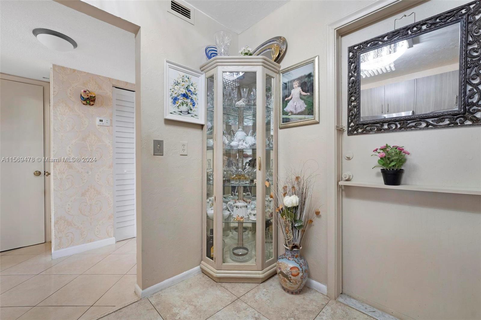 1801 S Ocean Dr 536, Hallandale Beach, Florida 33009, 1 Bedroom Bedrooms, ,1 BathroomBathrooms,Residential,For Sale,1801 S Ocean Dr 536,A11569478