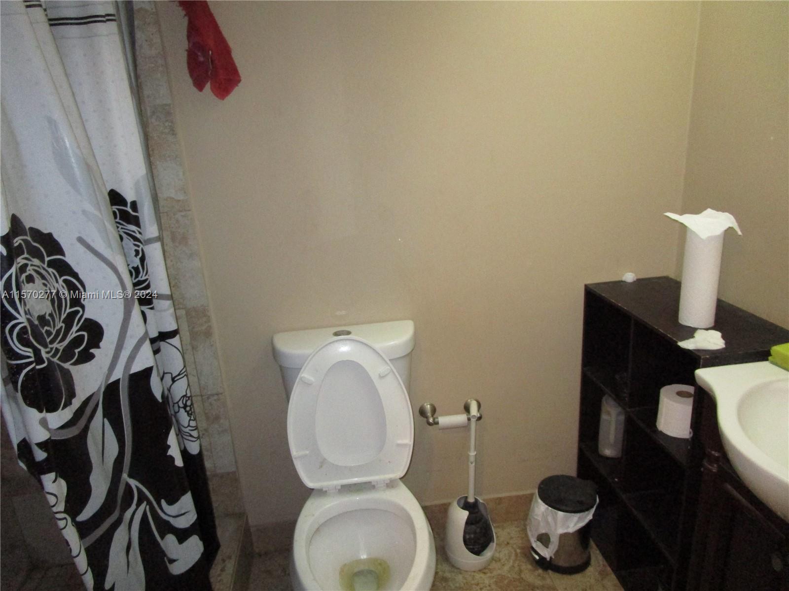 16850 S Glades Dr 2G, North Miami Beach, Florida 33162, 2 Bedrooms Bedrooms, ,2 BathroomsBathrooms,Residential,For Sale,16850 S Glades Dr 2G,A11570277