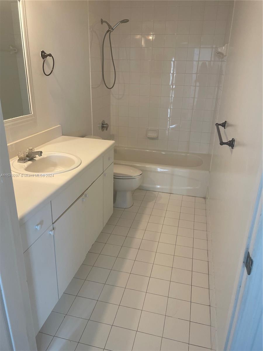 50 Menores Ave 815, Coral Gables, Florida 33134, 2 Bedrooms Bedrooms, ,2 BathroomsBathrooms,Residentiallease,For Rent,50 Menores Ave 815,A11570297