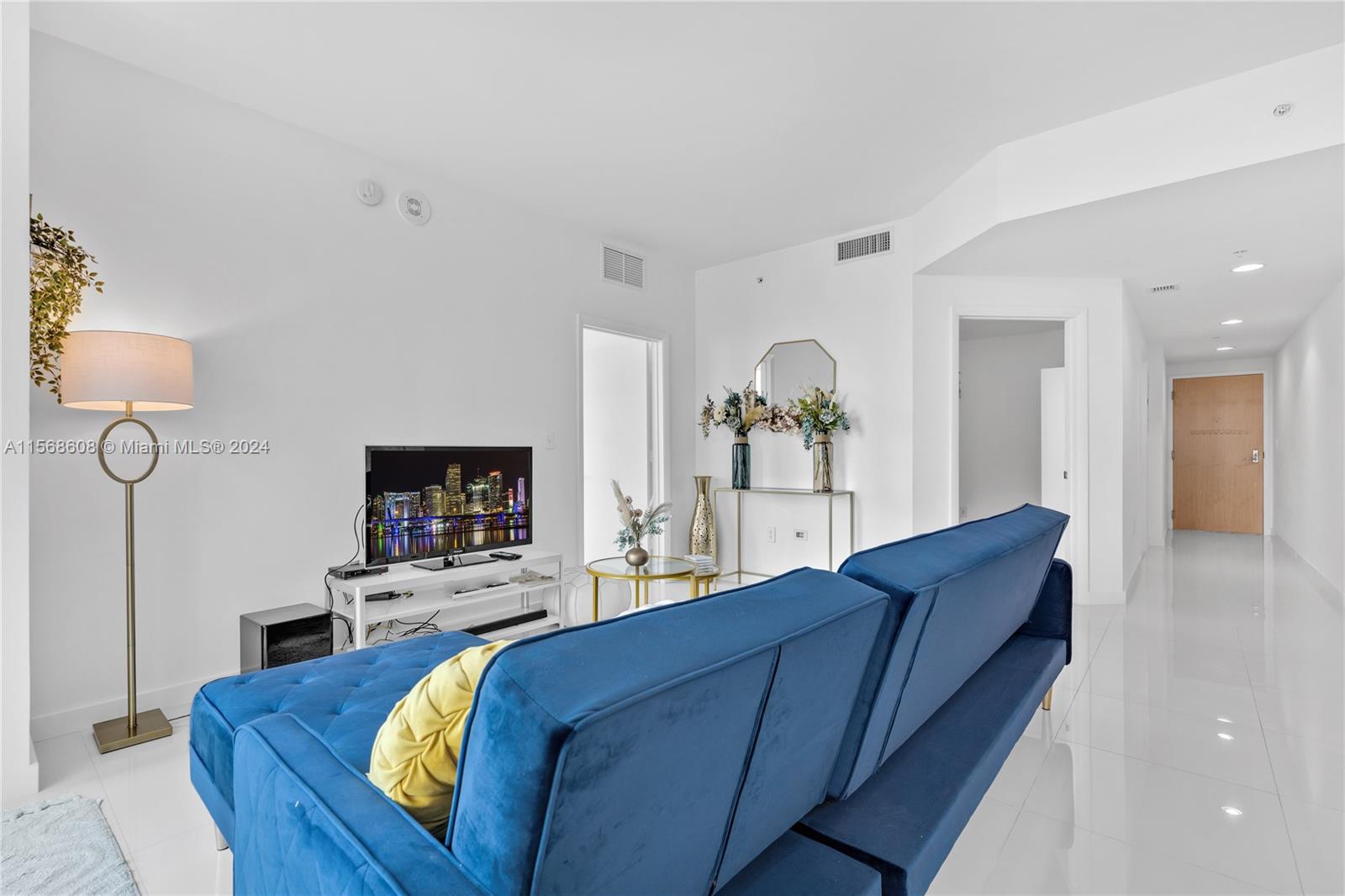 253 NE 2nd St 1802, Miami, Florida 33132, 1 Bedroom Bedrooms, ,2 BathroomsBathrooms,Residentiallease,For Rent,253 NE 2nd St 1802,A11568608
