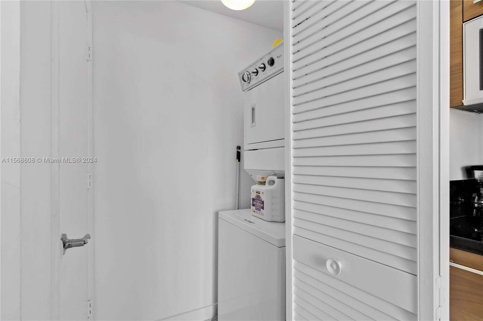 253 NE 2nd St 1802, Miami, Florida 33132, 1 Bedroom Bedrooms, ,2 BathroomsBathrooms,Residentiallease,For Rent,253 NE 2nd St 1802,A11568608
