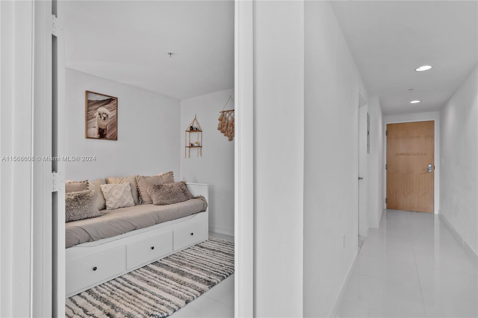 253 NE 2nd St 1802, Miami, Florida 33132, 1 Bedroom Bedrooms, ,2 BathroomsBathrooms,Residentiallease,For Rent,253 NE 2nd St 1802,A11568608