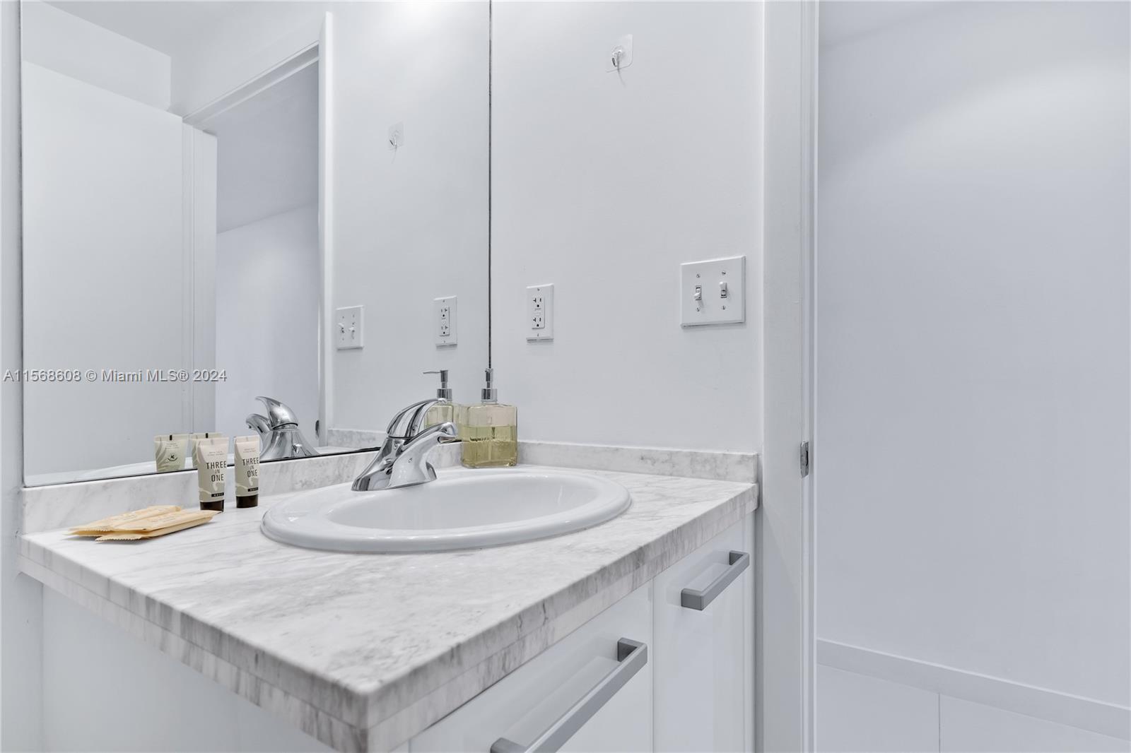 253 NE 2nd St 1802, Miami, Florida 33132, 1 Bedroom Bedrooms, ,2 BathroomsBathrooms,Residentiallease,For Rent,253 NE 2nd St 1802,A11568608