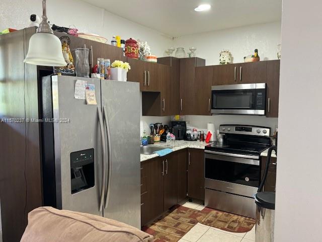16980 SW 297th St A, Homestead, Florida 33030, 2 Bedrooms Bedrooms, ,1 BathroomBathrooms,Residentiallease,For Rent,16980 SW 297th St A,A11570237